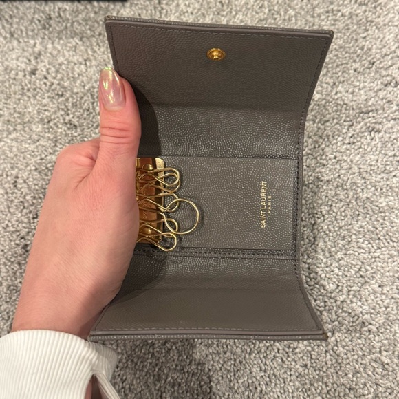 YSL Cassandra Key Case in Gray Grain de Poudre Leather NWB - Picture 10 of 13